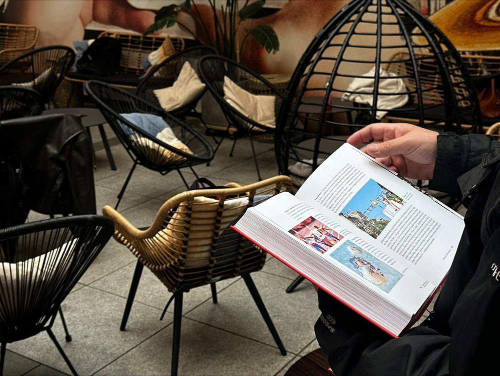 Copy of the 5th volume of the monograph "Łódź poprzez wieki. Rozmowy jak przy kawie Łódź"