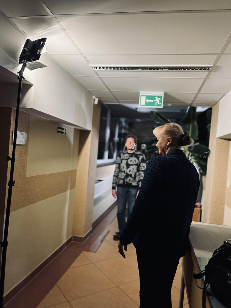 prof. Julian Sitarek podczas nagrania do programu