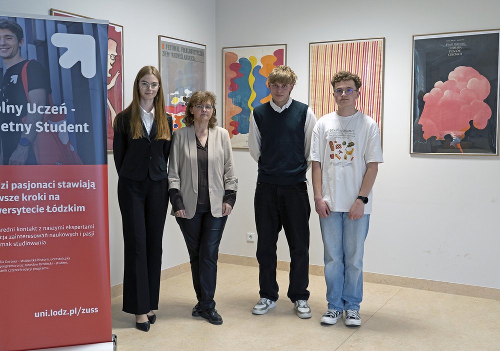 uczestnicy programu z prowadzącą 