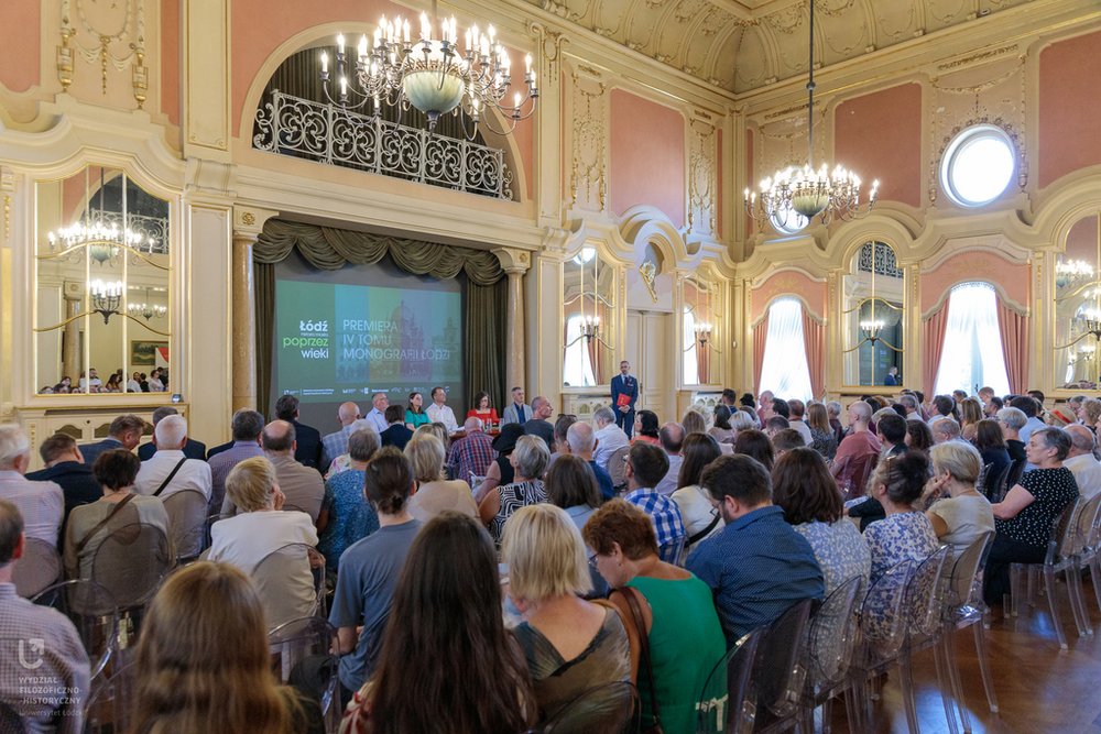goście premiery IV tomu monografii Łodzi w Sali Lustrzanej Muzeum Miasta Łodzi