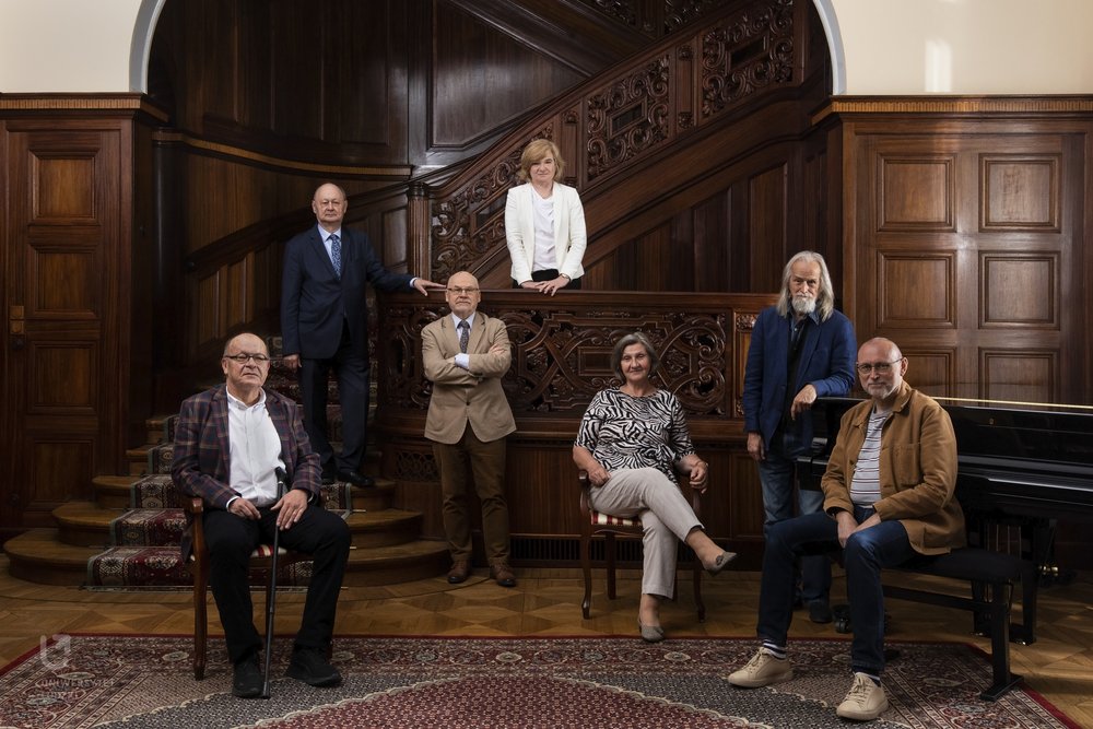 kapituła nagrody - zdjęcie grupowe