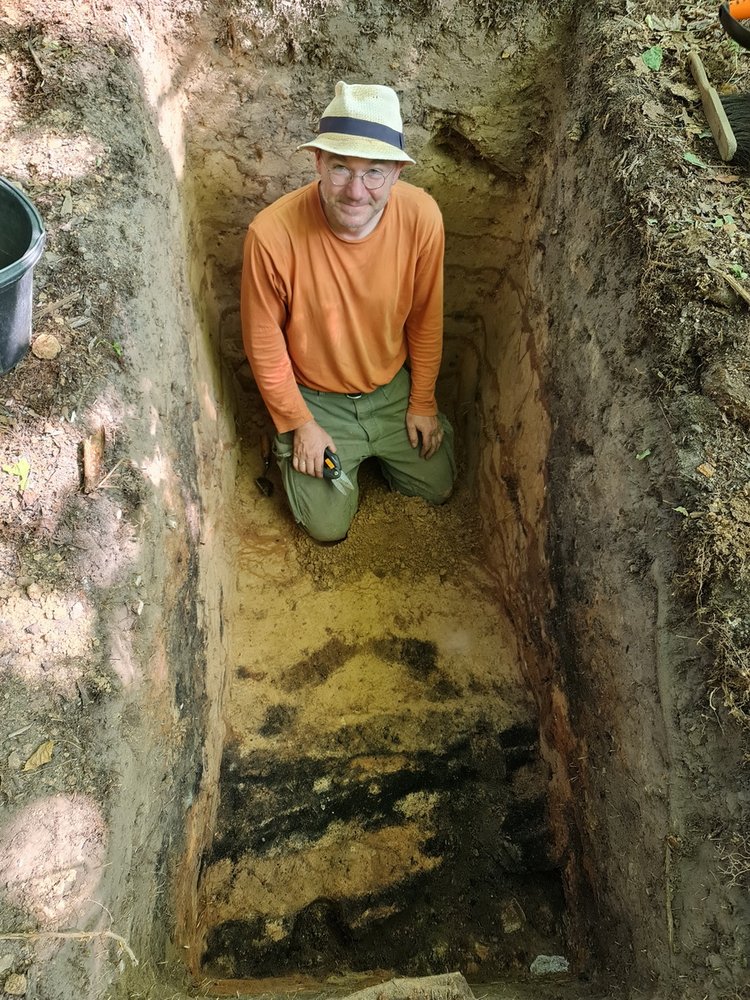 Jens Schneeweiss w wykopie na grodzisku Lelindrica