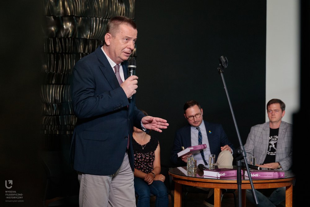 prof. Jarosław Kita podczas premiery