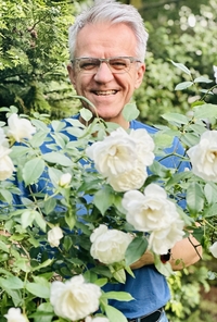 Prof. dr hab. Jarosław Płuciennik