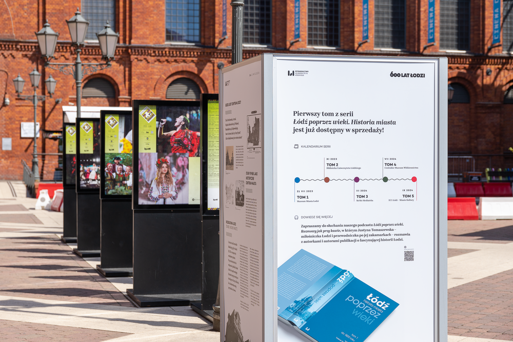 Ekspozycja plansz ,,Łódź poprzez wieki" na rynku Manufaktury