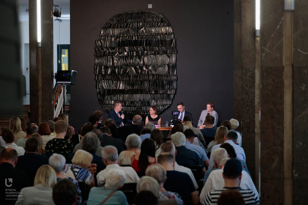 autorzy monografii oraz publiczność