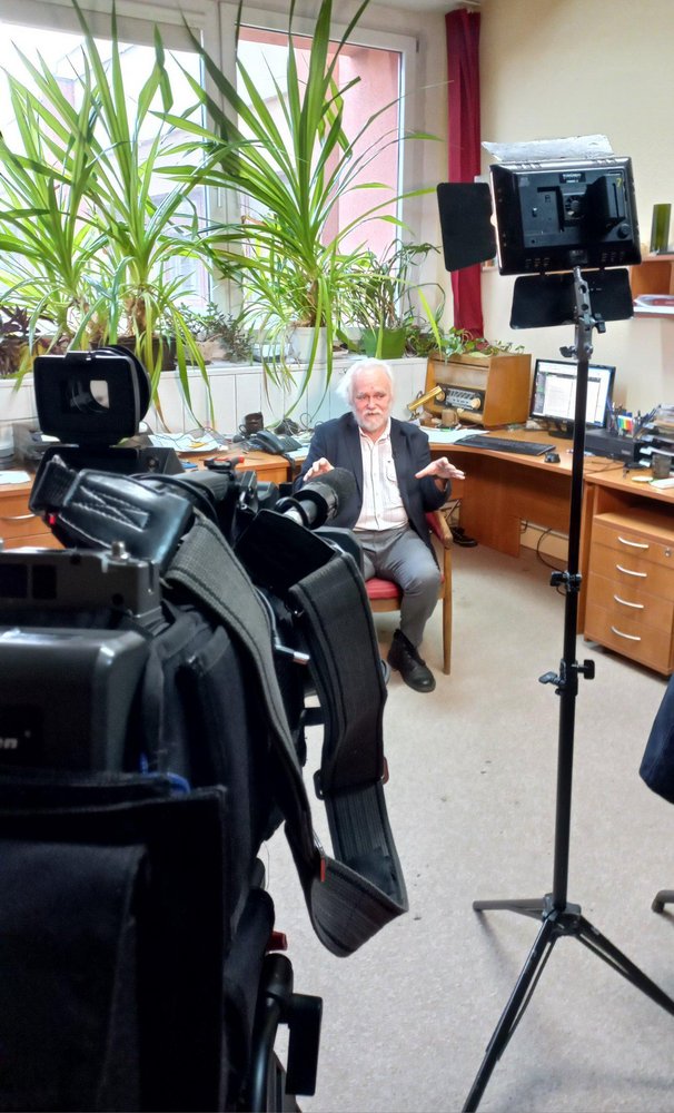 prof. Tadeusz Wibig podczas nagrania do programu