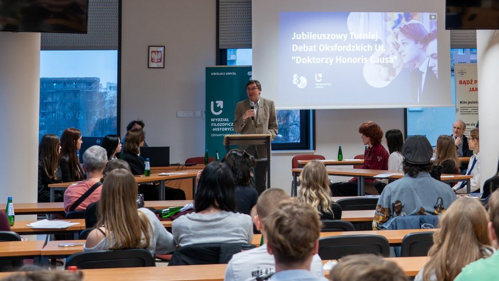 Dziekan i uczestnicy 