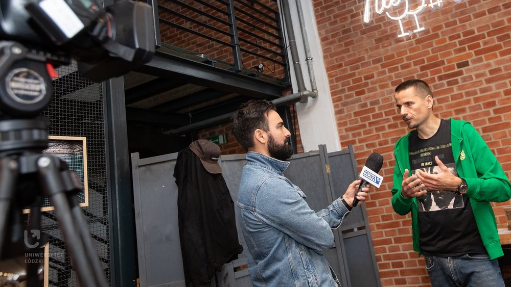 prorektor Krzysztof Pabis podczas wypowiedzi do mediów