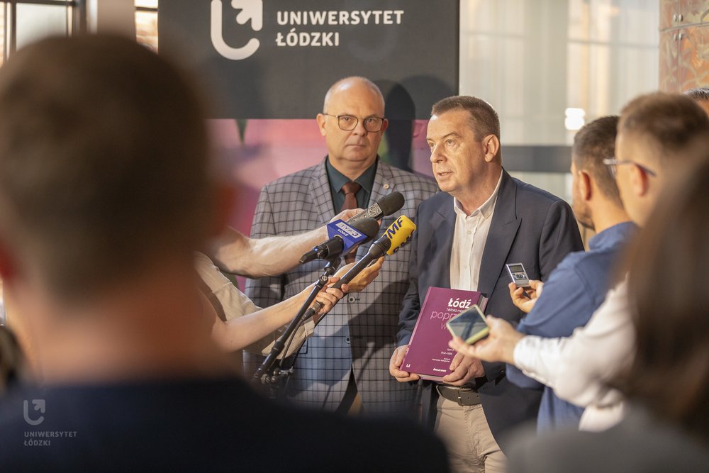 prof. Jarosław Kita prezentuje 3. tom monografii o Łodzi