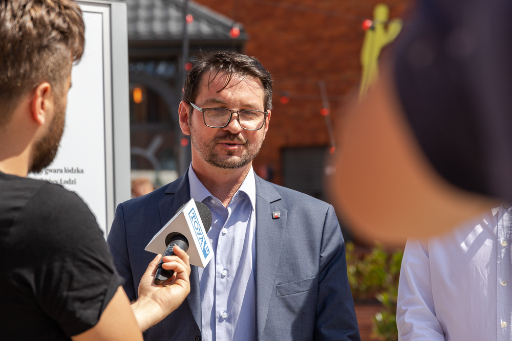 Uczestnik wernisażu ,,Łódź poprzez wieki"